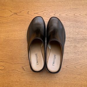 Dark Brown Two Lips Wooden Clogs